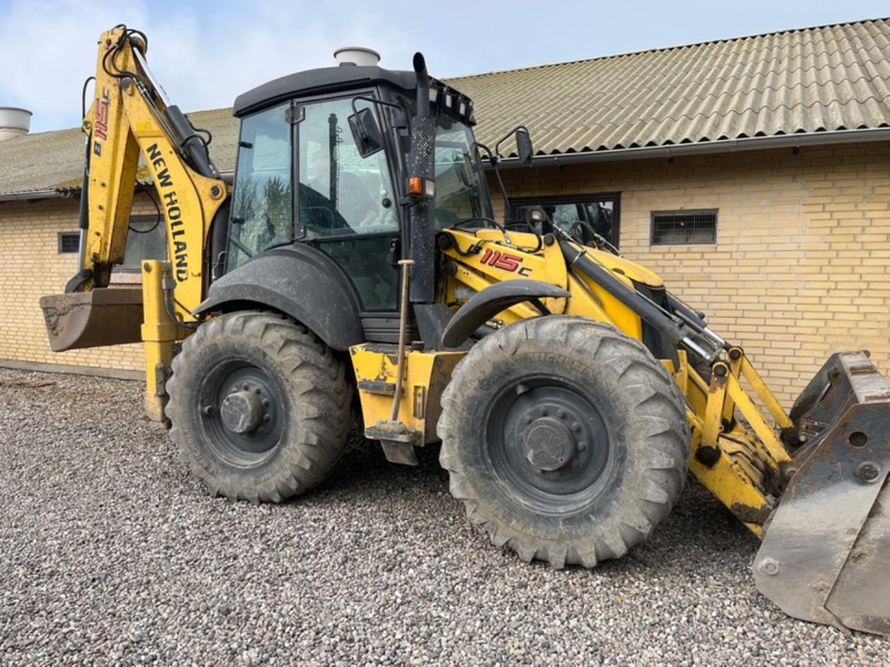 New Holland LB115 - Retroescavadeira: foto 1 New Holland LB115 - Retroescavadeira: foto 1