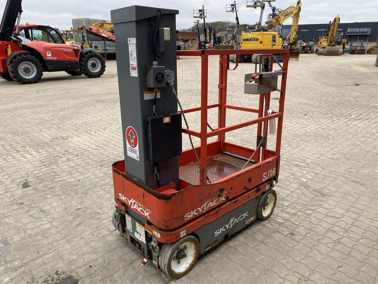 Skyjack SJ16 - Plataforma de mastro vertical: foto 4 Skyjack SJ16 - Plataforma de mastro vertical: foto 4