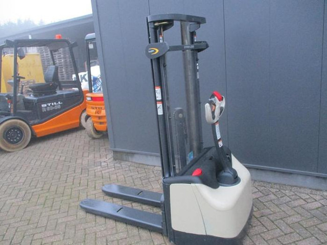 Crown WF 3000-1.0 TL - Stacker: foto 3 Crown WF 3000-1.0 TL - Stacker: foto 3