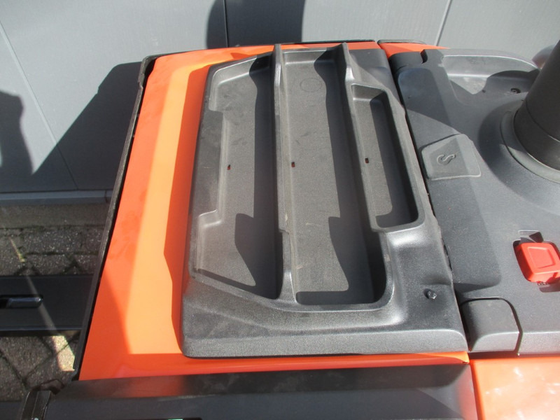 Toyota LPE 200 - Porta-palete: foto 5 Toyota LPE 200 - Porta-palete: foto 5