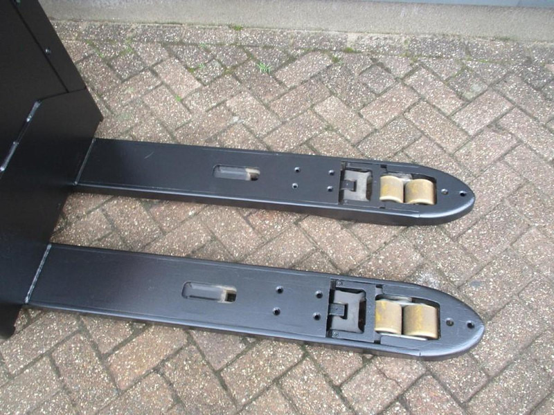 Toyota LPE 200 - Porta-palete: foto 4 Toyota LPE 200 - Porta-palete: foto 4