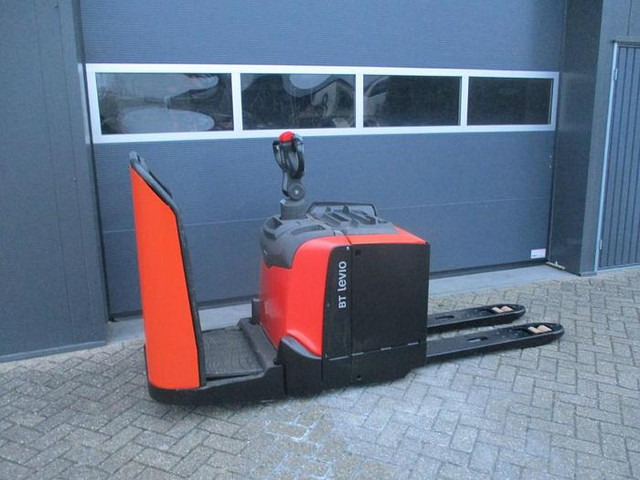 Toyota LPE 250 - Porta-palete: foto 2 Toyota LPE 250 - Porta-palete: foto 2