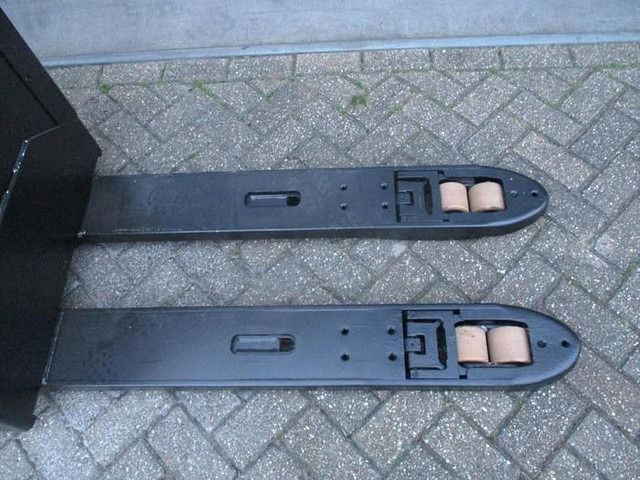 Toyota LPE 250 - Porta-palete: foto 4 Toyota LPE 250 - Porta-palete: foto 4