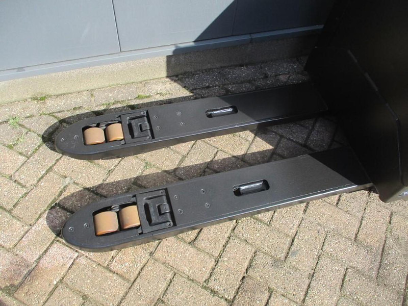 Toyota LPE200 - Porta-palete: foto 4 Toyota LPE200 - Porta-palete: foto 4