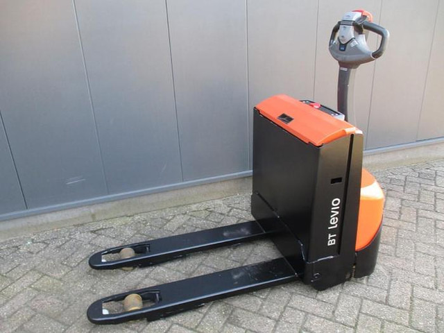 Toyota LWE 140 - Porta-palete: foto 1 Toyota LWE 140 - Porta-palete: foto 1