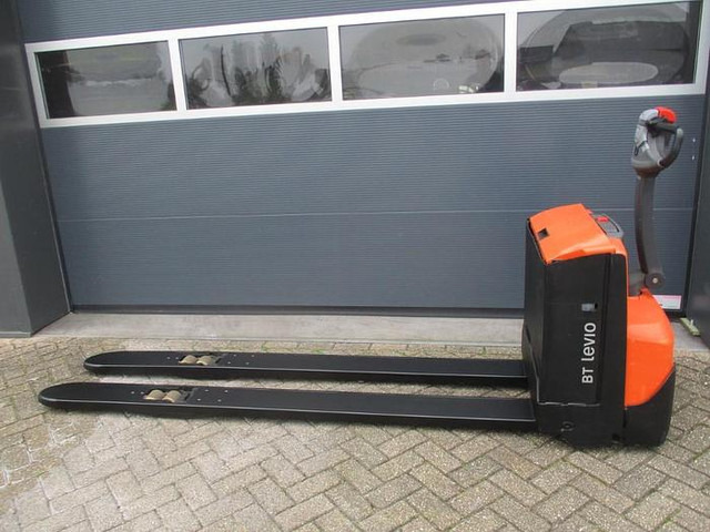 Toyota LWE 250 - Porta-palete: foto 1 Toyota LWE 250 - Porta-palete: foto 1