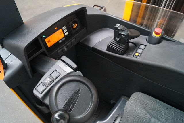 Jungheinrich ETV214 - Empilhador retráctil: foto 3 Jungheinrich ETV214 - Empilhador retráctil: foto 3