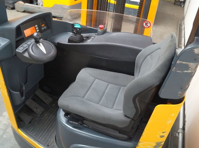 Jungheinrich ETV214 - Empilhador retráctil: foto 3 Jungheinrich ETV214 - Empilhador retráctil: foto 3