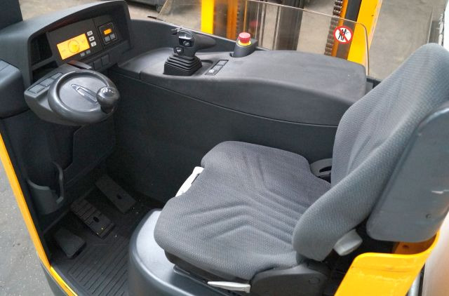 Jungheinrich ETV216 - Empilhador retráctil: foto 3 Jungheinrich ETV216 - Empilhador retráctil: foto 3