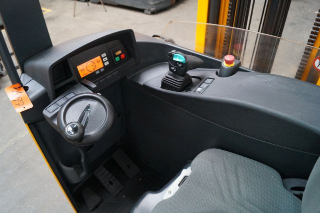 Jungheinrich ETV216 - Empilhador retráctil: foto 3 Jungheinrich ETV216 - Empilhador retráctil: foto 3