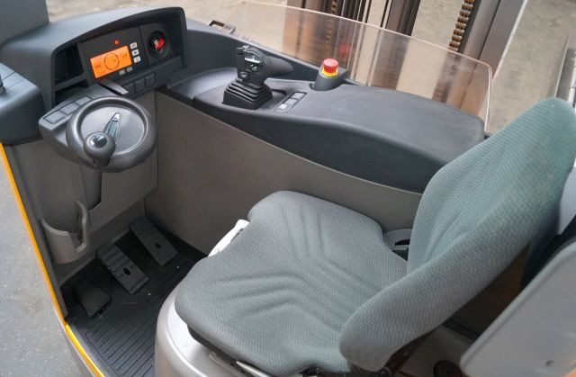 Jungheinrich ETV216 - Empilhador retráctil: foto 3 Jungheinrich ETV216 - Empilhador retráctil: foto 3