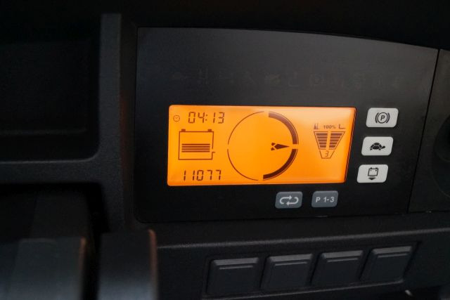 Jungheinrich ETV320 - Empilhador retráctil: foto 4 Jungheinrich ETV320 - Empilhador retráctil: foto 4