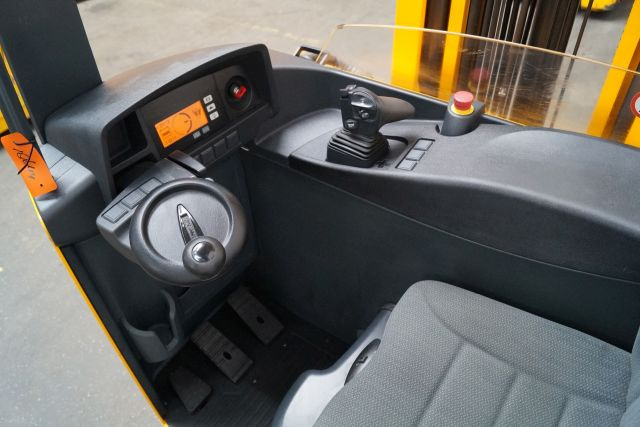 Jungheinrich ETV320 - Empilhador retráctil: foto 3 Jungheinrich ETV320 - Empilhador retráctil: foto 3