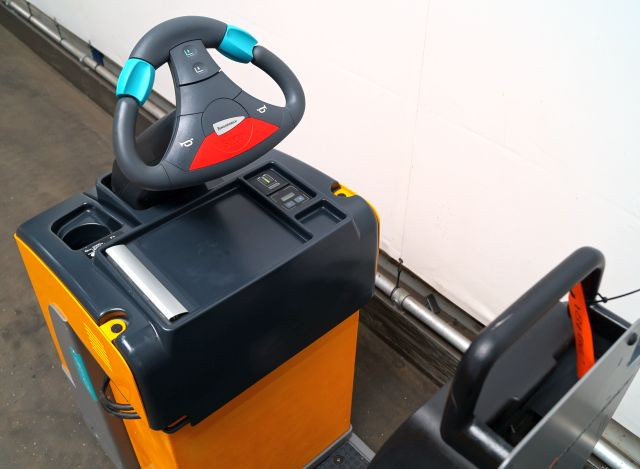 Jungheinrich EZS130 - Trator elétrics: foto 3 Jungheinrich EZS130 - Trator elétrics: foto 3