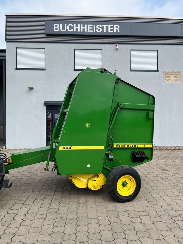 John Deere 550 - Enfardadeira de fardos redondos: foto 1 John Deere 550 - Enfardadeira de fardos redondos: foto 1