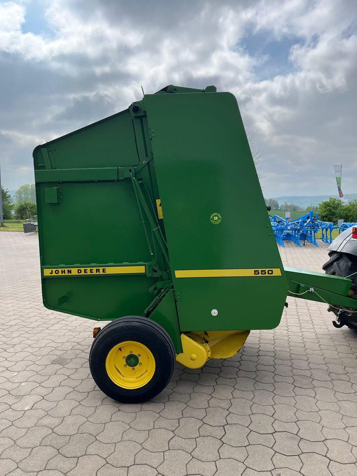 John Deere 550 - Enfardadeira de fardos redondos: foto 3 John Deere 550 - Enfardadeira de fardos redondos: foto 3