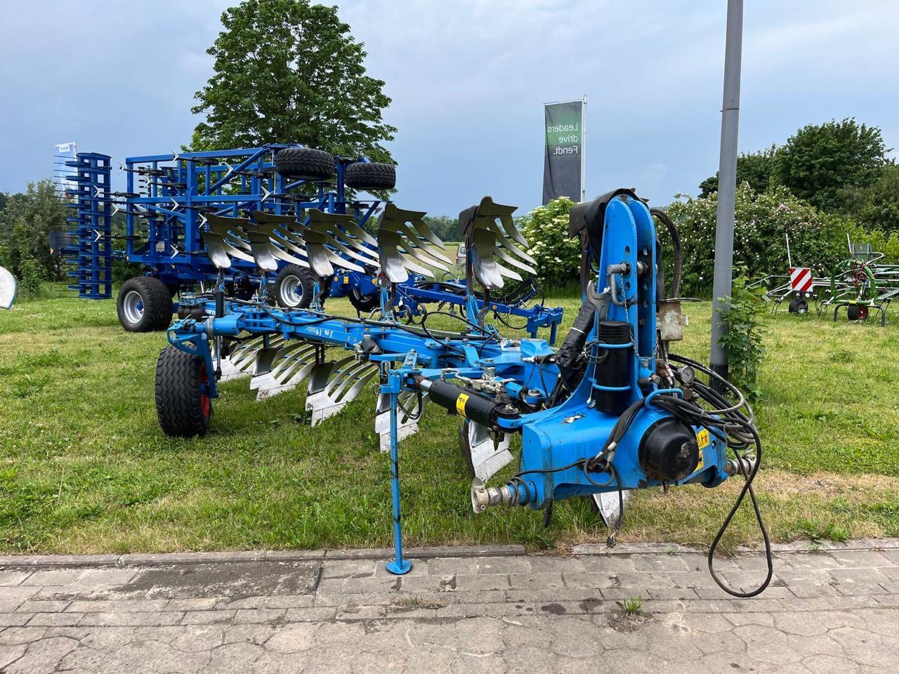 Lemken Juwel 8 V T 5 + 1 L 100 TurnControl - Arado: foto 1 Lemken Juwel 8 V T 5 + 1 L 100 TurnControl - Arado: foto 1