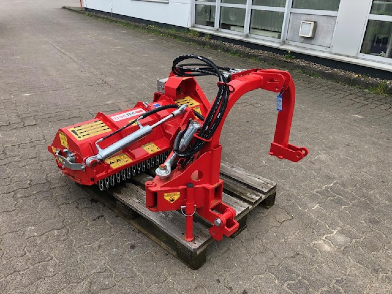 Tractec 17.106 Seitenmulcher - Triturador de martelos: foto 1 Tractec 17.106 Seitenmulcher - Triturador de martelos: foto 1