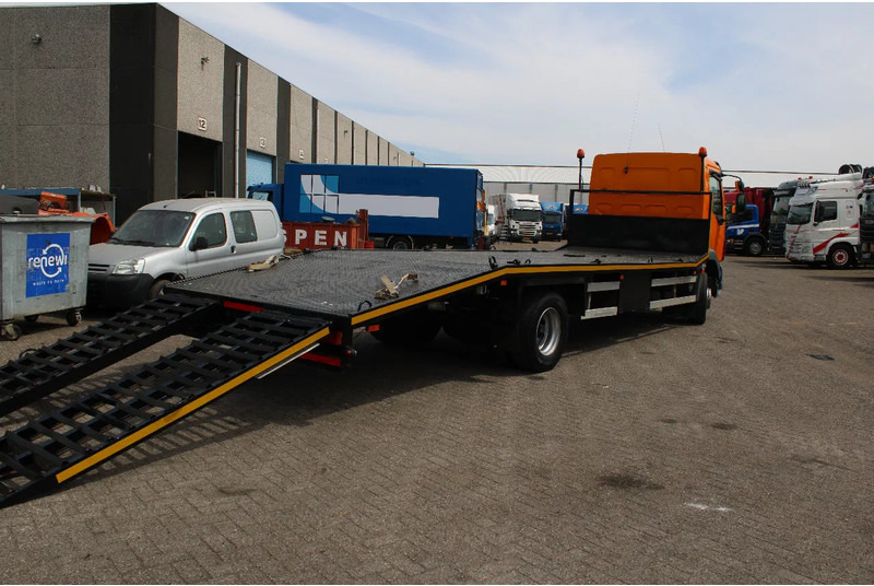 DAF LF 55.220 + HYDROLIC RAMPS + MANUAL - Camião transporte de veículos: foto 3 DAF LF 55.220 + HYDROLIC RAMPS + MANUAL - Camião transporte de veículos: foto 3