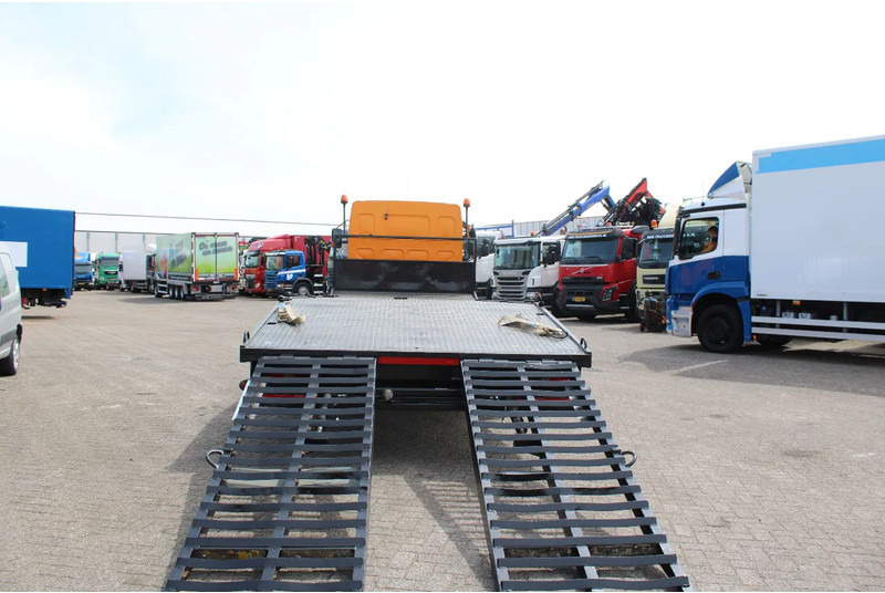 DAF LF 55.220 + HYDROLIC RAMPS + MANUAL - Camião transporte de veículos: foto 4 DAF LF 55.220 + HYDROLIC RAMPS + MANUAL - Camião transporte de veículos: foto 4