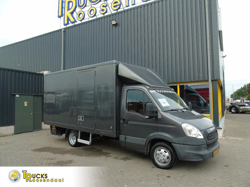 Iveco Daily 35C13 + LIFT + EURO 5 - Carrinha de contentor: foto 1 Iveco Daily 35C13 + LIFT + EURO 5 - Carrinha de contentor: foto 1