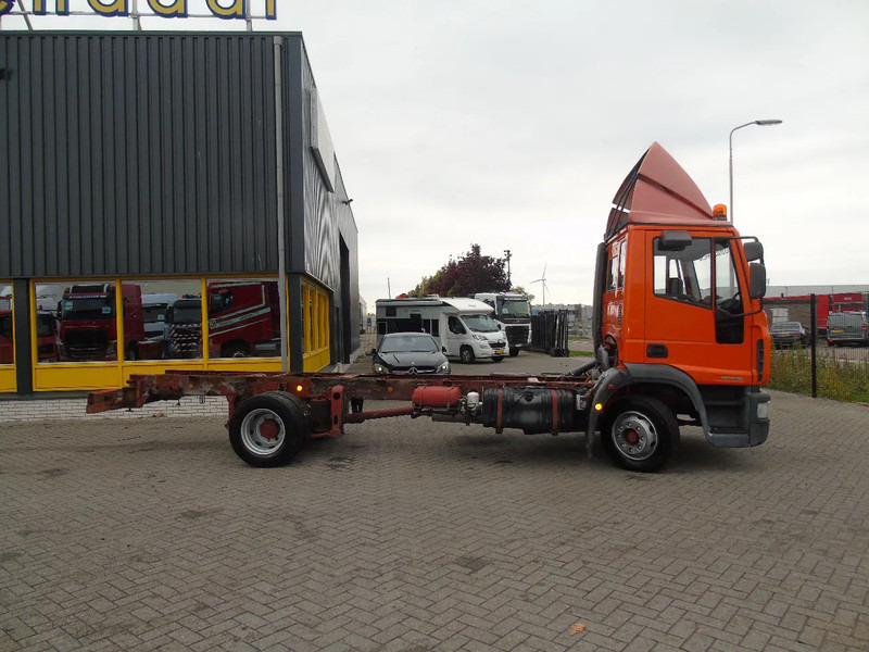 Iveco Eurocargo 120E18 + MANUAL - Camião chassi: foto 3 Iveco Eurocargo 120E18 + MANUAL - Camião chassi: foto 3