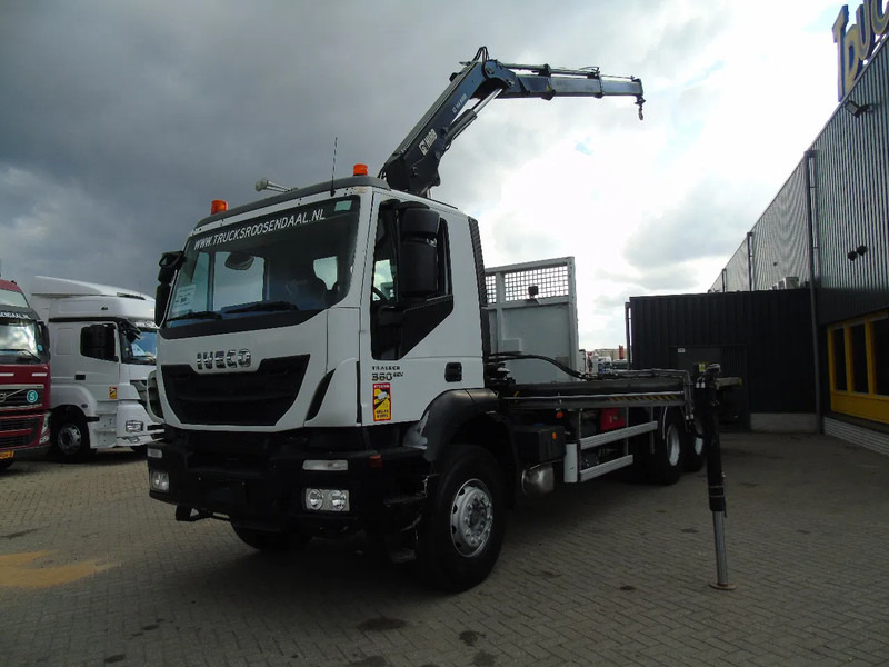 Iveco Eurotrakker 360 EEV + HIAB 144B- 2 + 6X4 + REMOTE + SPRING/BIG AXLE + EURO 5 - Camião grua: foto 3 Iveco Eurotrakker 360 EEV + HIAB 144B- 2 + 6X4 + REMOTE + SPRING/BIG AXLE + EURO 5 - Camião grua: foto 3