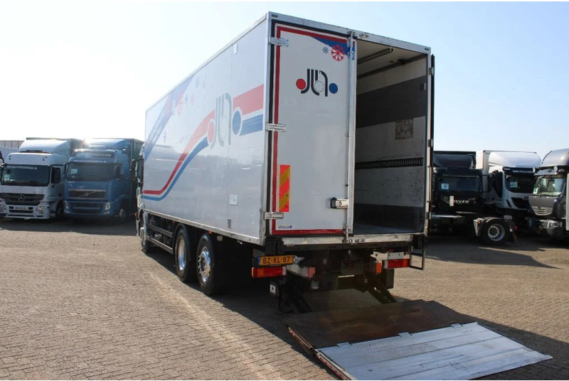 Iveco Stralis 310 + 6X2 EURO 5 + CARRIER + LIFT - Camião frigorífico: foto 3 Iveco Stralis 310 + 6X2 EURO 5 + CARRIER + LIFT - Camião frigorífico: foto 3