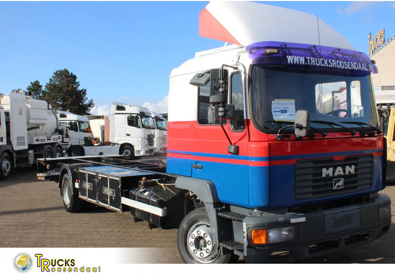 MAN 15 .224 + MANUAL + EURO 2 - Camião chassi: foto 1 MAN 15 .224 + MANUAL + EURO 2 - Camião chassi: foto 1