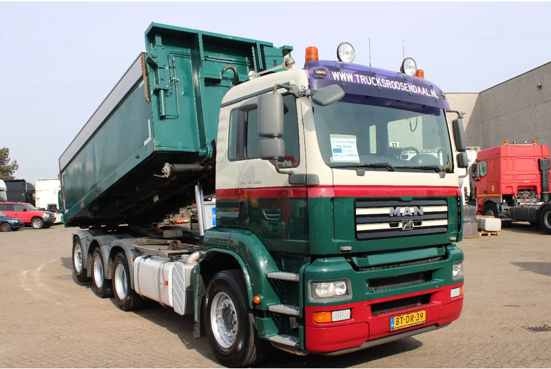 MAN TGA 35.400 8X4 + MANUAL! + NCH kipper/ bitum sprayer - Camião com sistema de cabo: foto 3 MAN TGA 35.400 8X4 + MANUAL! + NCH kipper/ bitum sprayer - Camião com sistema de cabo: foto 3