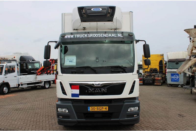 MAN TGM 18.250 + EURO 6 + CARRIER + LIFT - Camião frigorífico: foto 2 MAN TGM 18.250 + EURO 6 + CARRIER + LIFT - Camião frigorífico: foto 2