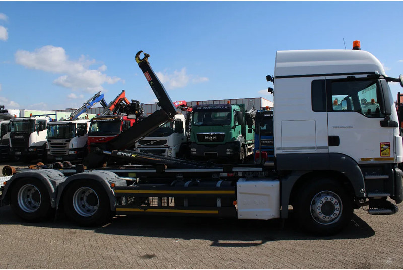 MAN TGS 28.460 + 6X2 + HOOKSYSTEM 20TONS + EURO 6 - Camião polibenne: foto 5 MAN TGS 28.460 + 6X2 + HOOKSYSTEM 20TONS + EURO 6 - Camião polibenne: foto 5