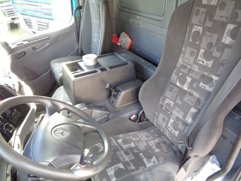 Mercedes-Benz AXOR 1823 + Dhollandia Lift - Camião furgão: foto 4 Mercedes-Benz AXOR 1823 + Dhollandia Lift - Camião furgão: foto 4