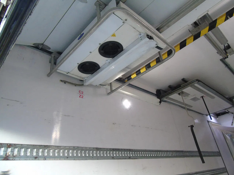 Mercedes-Benz Antos 1932 + EURO 6 + CARRIER + LIFT - Camião frigorífico: foto 5 Mercedes-Benz Antos 1932 + EURO 6 + CARRIER + LIFT - Camião frigorífico: foto 5