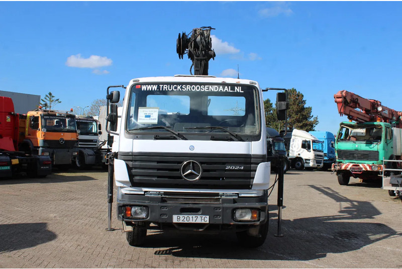 Mercedes-Benz SK 2024 + HIAB 125 + MANUAL - Camião grua: foto 2 Mercedes-Benz SK 2024 + HIAB 125 + MANUAL - Camião grua: foto 2