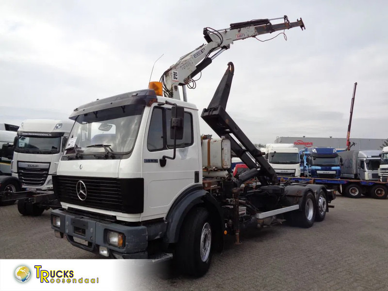 Mercedes-Benz SK 2433 + Semi-Auto + PTO + Serie 14 Crane + 3 pedals - Camião com sistema de cabo, Camião grua: foto 1 Mercedes-Benz SK 2433 + Semi-Auto + PTO + Serie 14 Crane + 3 pedals - Camião com sistema de cabo, Camião grua: foto 1