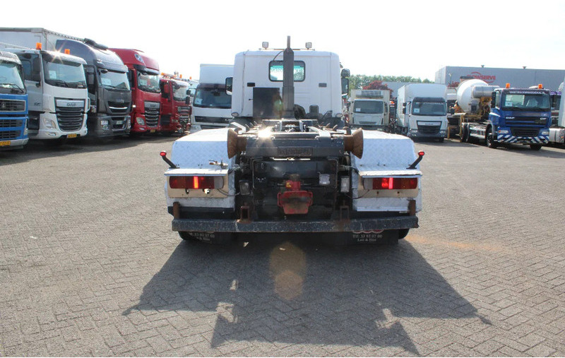 Scania P124-360 + HOOK + 6X2 + MANUAL + EURO 2 - Camião polibenne: foto 4 Scania P124-360 + HOOK + 6X2 + MANUAL + EURO 2 - Camião polibenne: foto 4