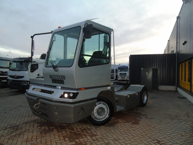 Terberg YT 182 fully funtion + perfect - Tractor de terminal: foto 4 Terberg YT 182 fully funtion + perfect - Tractor de terminal: foto 4