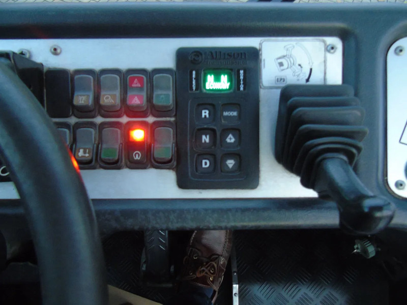 Terberg YT 182 fully funtion + perfect - Tractor de terminal: foto 5 Terberg YT 182 fully funtion + perfect - Tractor de terminal: foto 5