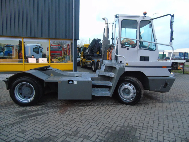 Terberg YT 182 fully funtion + perfect - Tractor de terminal: foto 2 Terberg YT 182 fully funtion + perfect - Tractor de terminal: foto 2