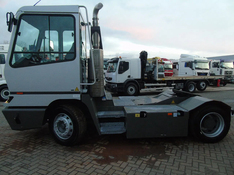 Terberg YT 182 fully funtion + perfect - Tractor de terminal: foto 3 Terberg YT 182 fully funtion + perfect - Tractor de terminal: foto 3