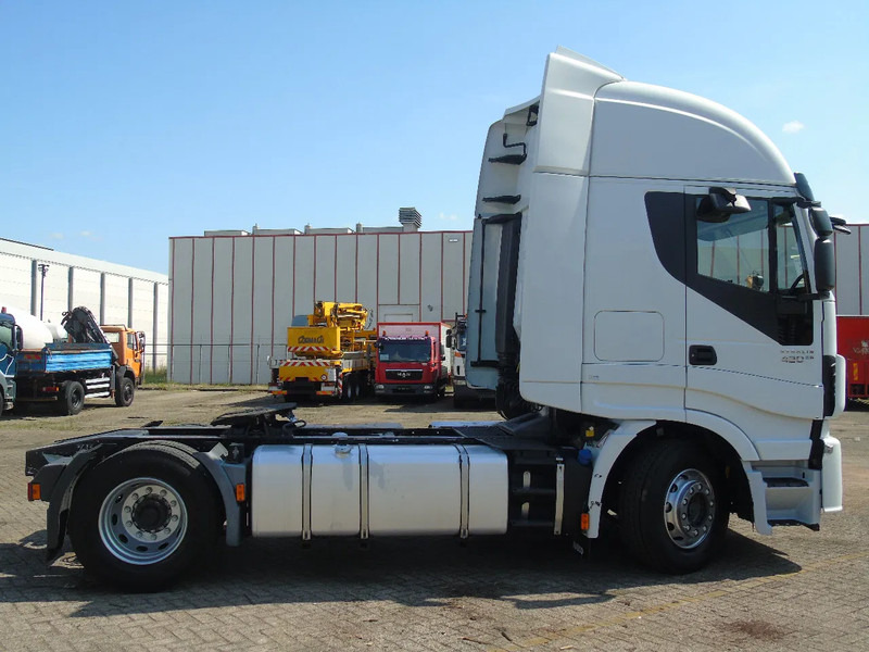 Iveco Stralis 420 + EURO 6 + 580KM - Tractor: foto 3 Iveco Stralis 420 + EURO 6 + 580KM - Tractor: foto 3