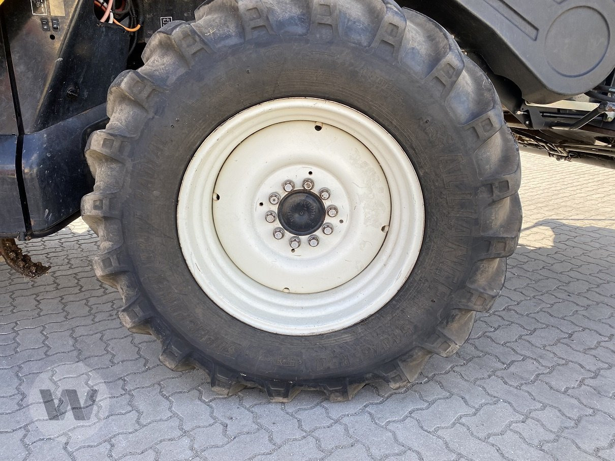 New Holland CR 9090 - Ceifeira debulhadora: foto 5 New Holland CR 9090 - Ceifeira debulhadora: foto 5