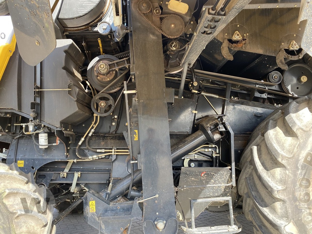 New Holland CR 9090 - Ceifeira debulhadora: foto 2 New Holland CR 9090 - Ceifeira debulhadora: foto 2