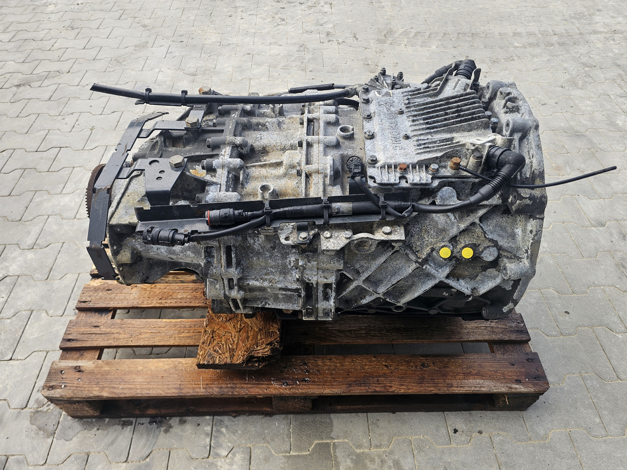 DAF XF 105 GEARBOX / 12AS2330 TD / COMPLETE / WORLDWIDE DELIVERY - Caixa de velocidade: foto 2 DAF XF 105 GEARBOX / 12AS2330 TD / COMPLETE / WORLDWIDE DELIVERY - Caixa de velocidade: foto 2