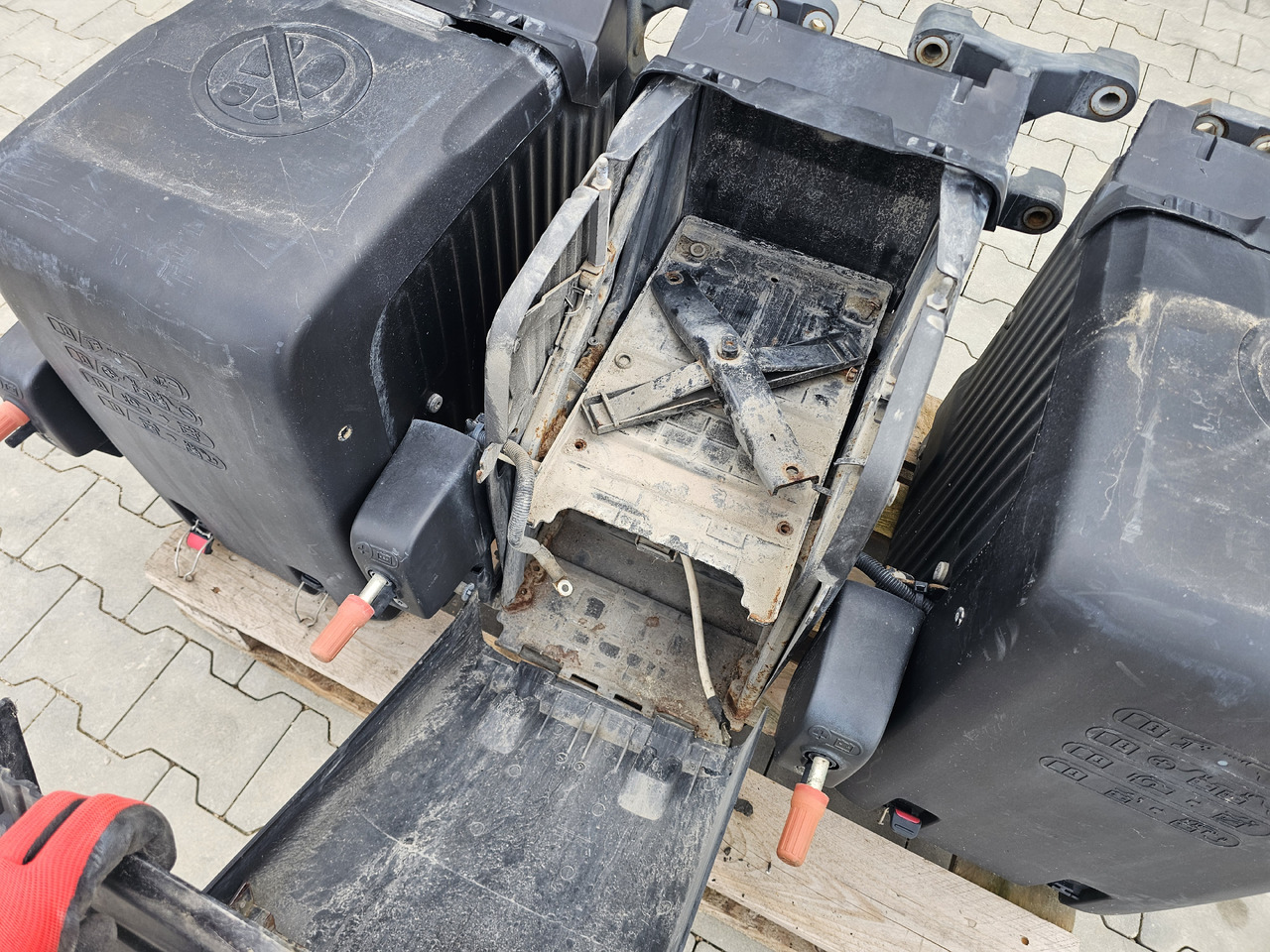 DAF XF106 EURO 6 / VERTICAL BATTERY BOX - Bateria automotiva: foto 4 DAF XF106 EURO 6 / VERTICAL BATTERY BOX - Bateria automotiva: foto 4