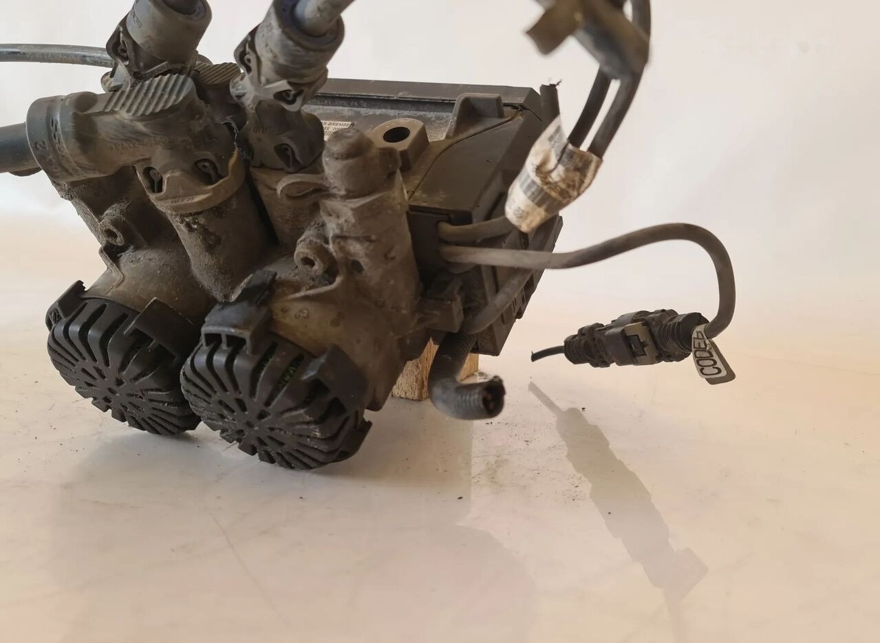 Knorr-Bremse K020022 21122035 Volvo FH FM truck - Válvula de freio para Camião: foto 3 Knorr-Bremse K020022 21122035 Volvo FH FM truck - Válvula de freio para Camião: foto 3