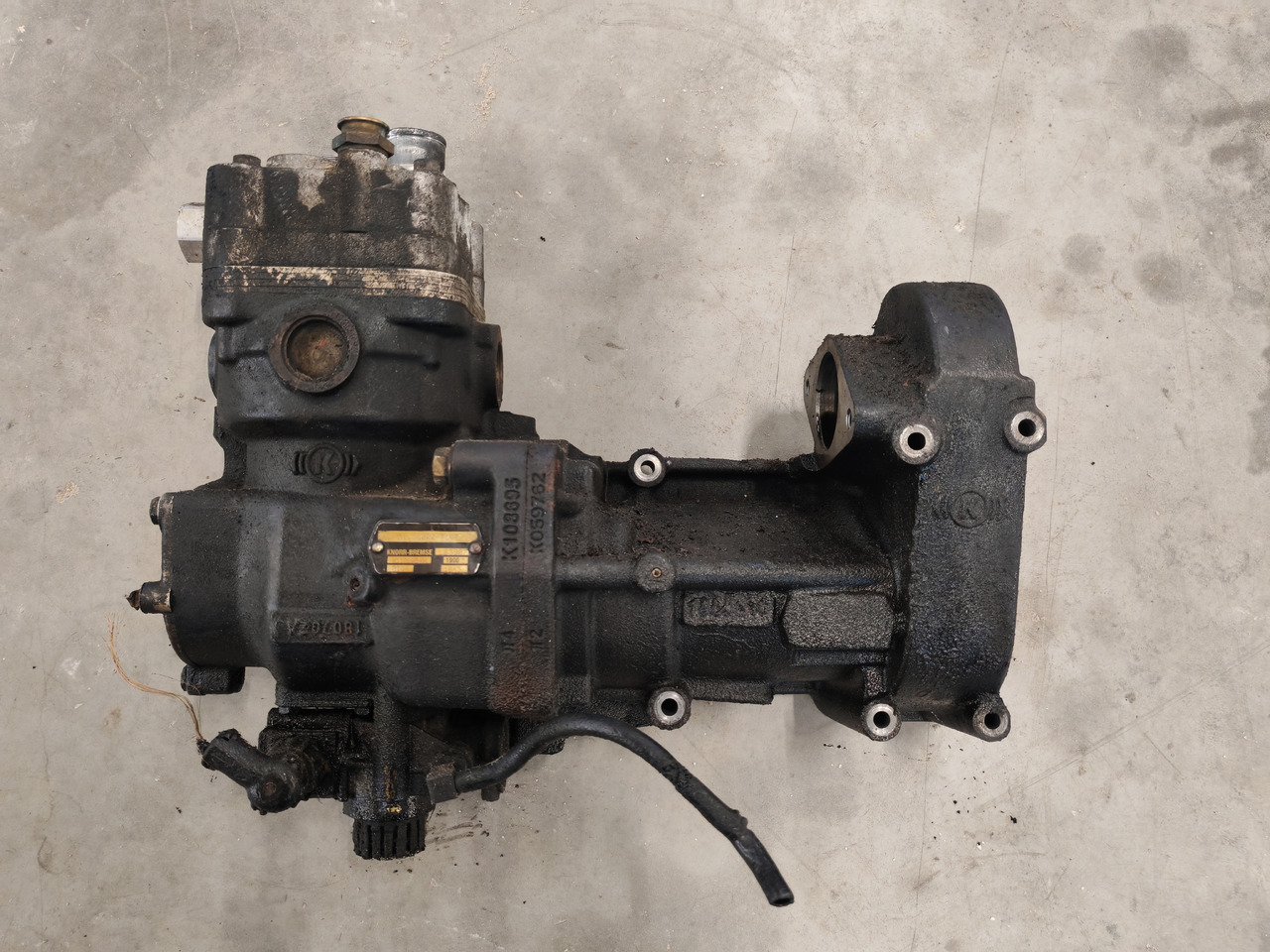 MAN TGS TGX EURO6 / D2676LF / KNORR AIR COMPRESSOR / 51540007174 - Compressor, sistema de ar comprimido: foto 2 MAN TGS TGX EURO6 / D2676LF / KNORR AIR COMPRESSOR / 51540007174 - Compressor, sistema de ar comprimido: foto 2