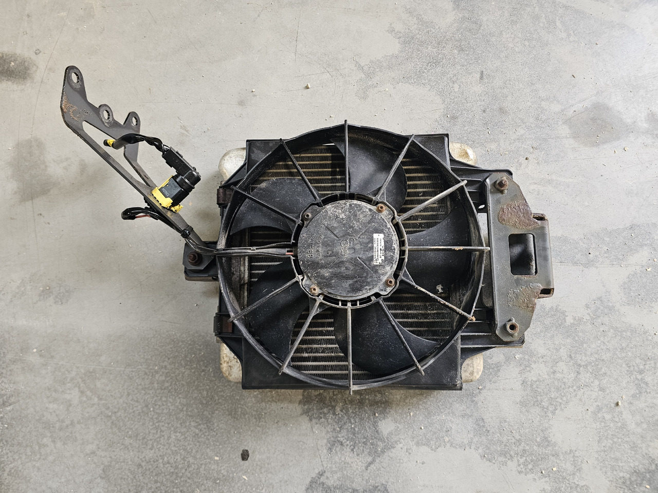 MERCEDES-BENZ ACTROS MP4 / OIL RADIATOR / A9605001601 - Radiador de óleo: foto 3 MERCEDES-BENZ ACTROS MP4 / OIL RADIATOR / A9605001601 - Radiador de óleo: foto 3