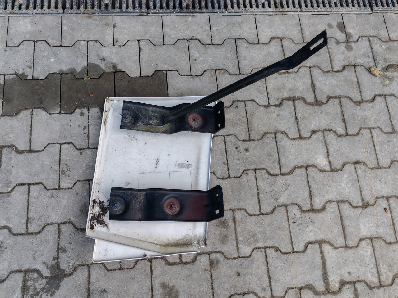 RENAULT RANGE T EURO 6 / HIGH CAB / LEFT SPOILER EXTENDER - Aerodinâmica/ Aerofólio: foto 5 RENAULT RANGE T EURO 6 / HIGH CAB / LEFT SPOILER EXTENDER - Aerodinâmica/ Aerofólio: foto 5